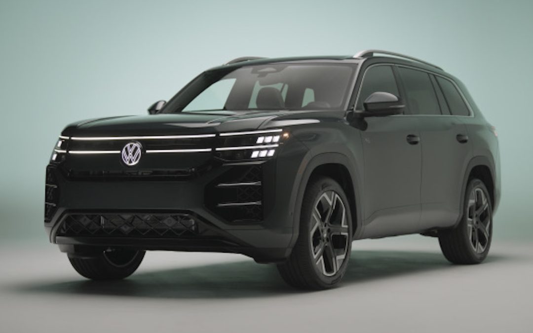 Green 2027 Volkswagen Atlas R-Line for a blog about the VW airbag malfunction warning light near Snellville, GA